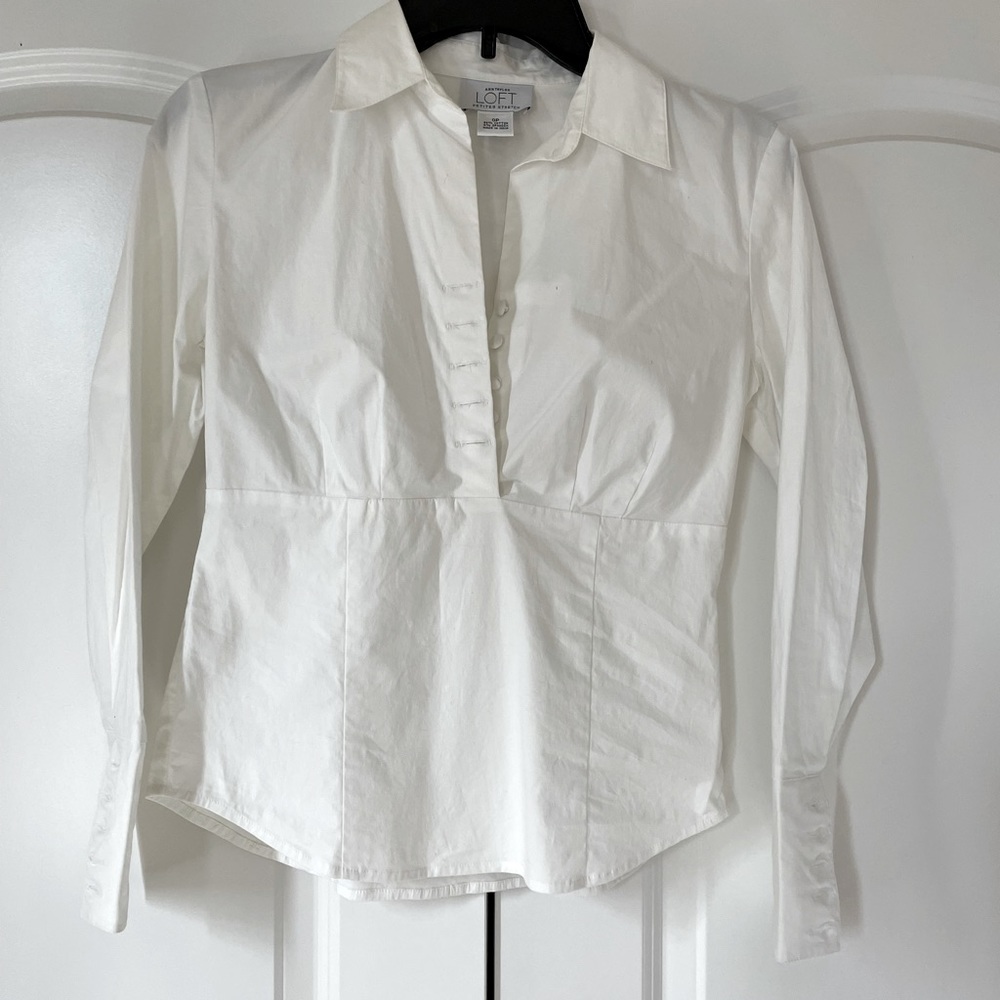 Buttoned white linen shirt